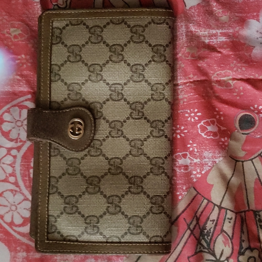 Authentic  Vintage Gucci trifold wallet